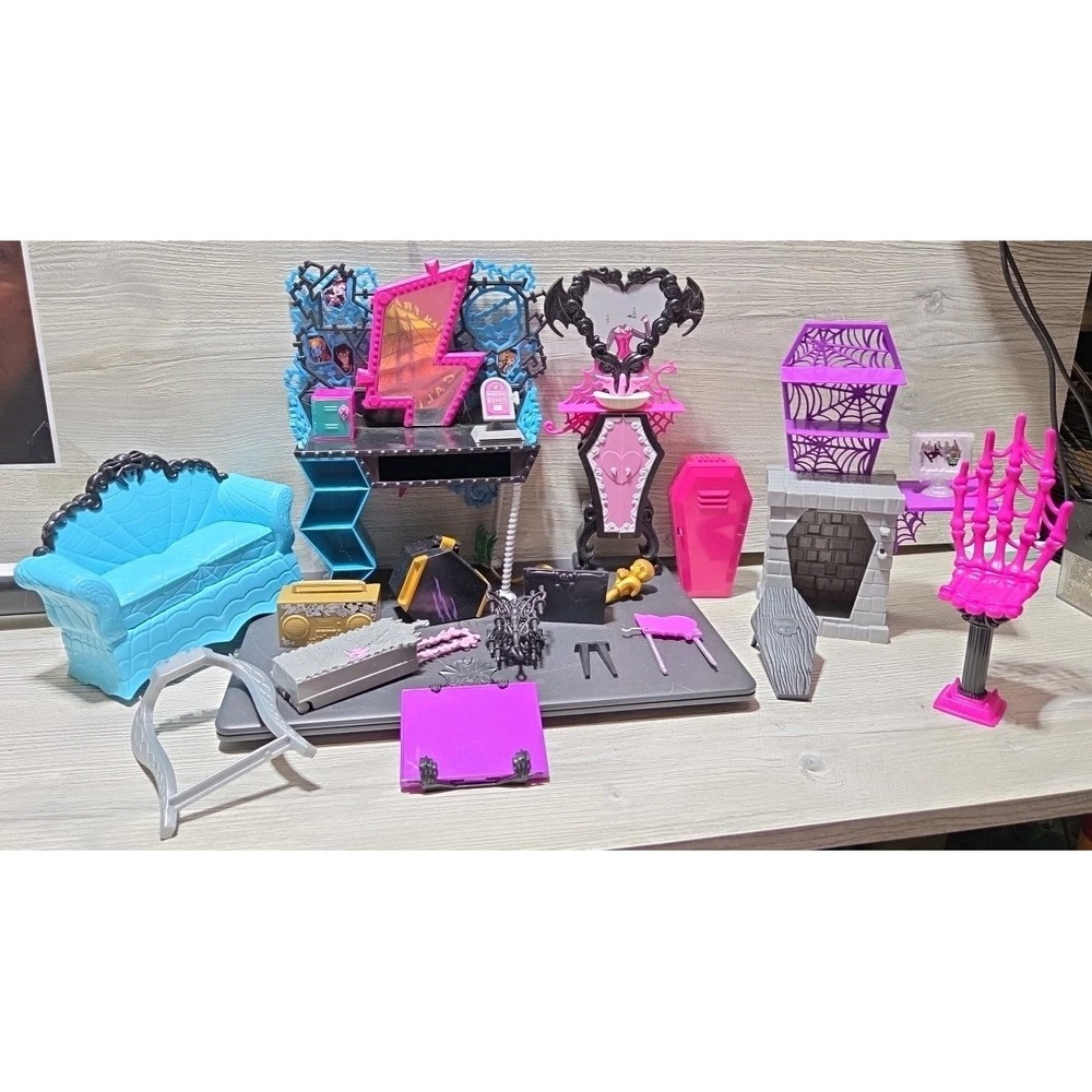 monster high furniture lot with accessories E Shelf